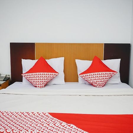 Oyo 2291 Hotel Bahagia Макасар Екстер'єр фото