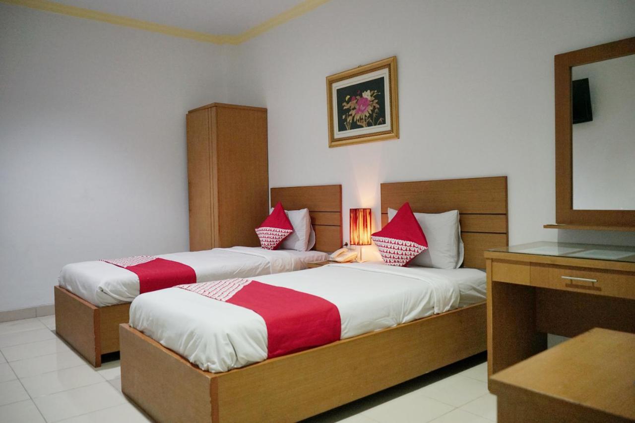 Oyo 2291 Hotel Bahagia Макасар Екстер'єр фото