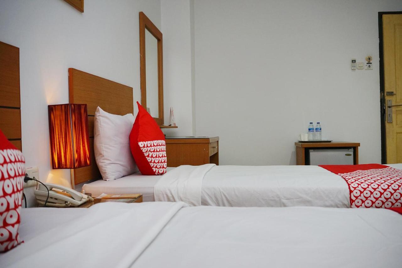 Oyo 2291 Hotel Bahagia Макасар Екстер'єр фото