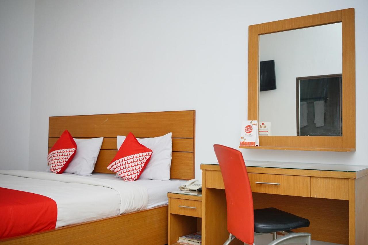 Oyo 2291 Hotel Bahagia Макасар Екстер'єр фото