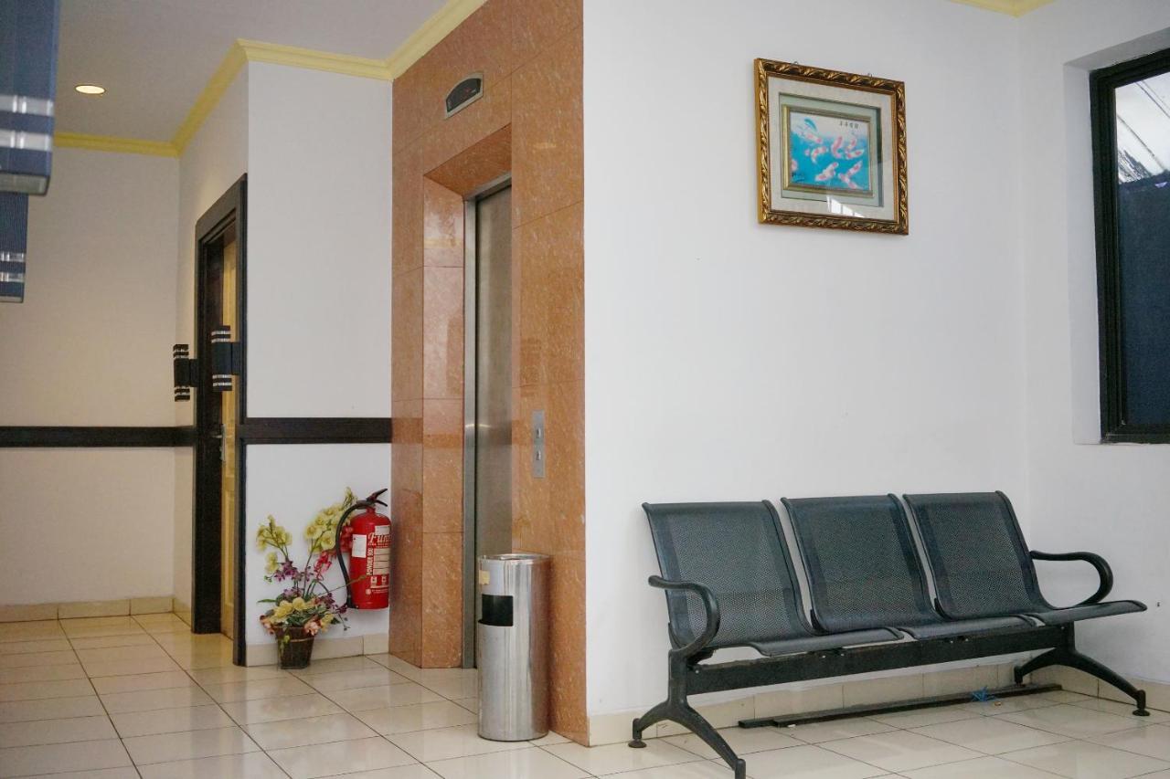 Oyo 2291 Hotel Bahagia Макасар Екстер'єр фото