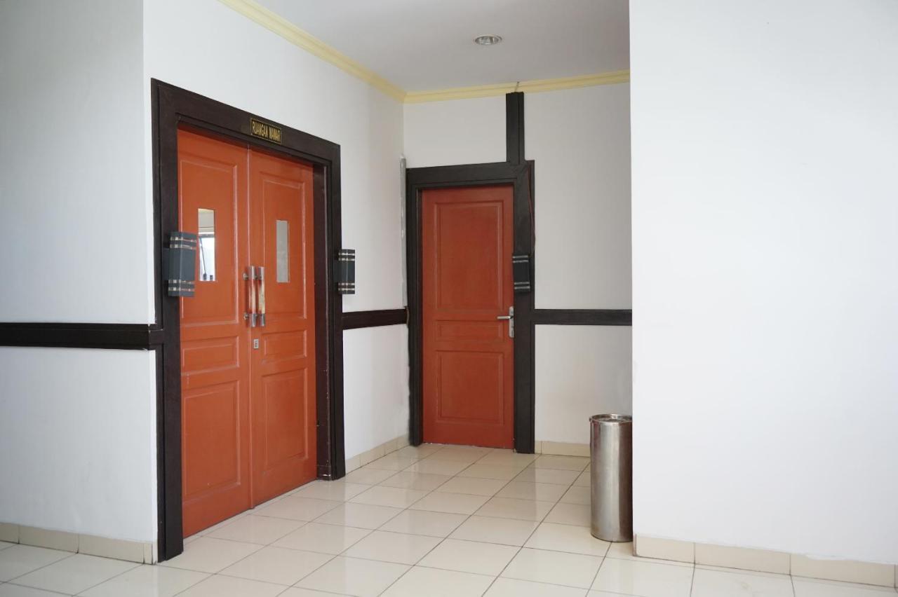 Oyo 2291 Hotel Bahagia Макасар Екстер'єр фото